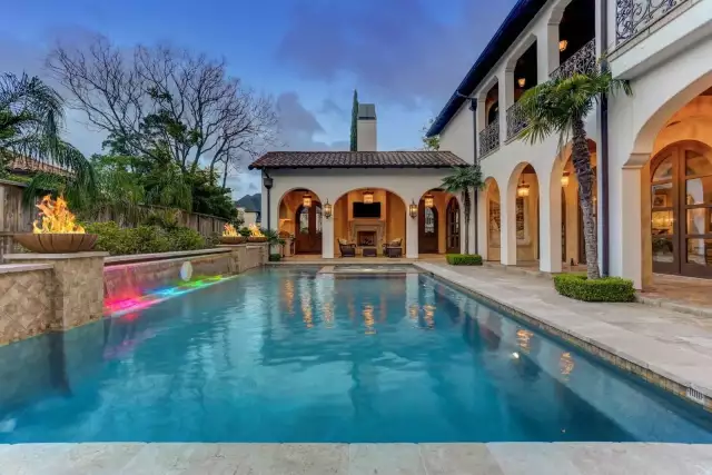 Making a Splash: 5 Homes with Soothing Water Features - Sotheby´s International Realty | Blog