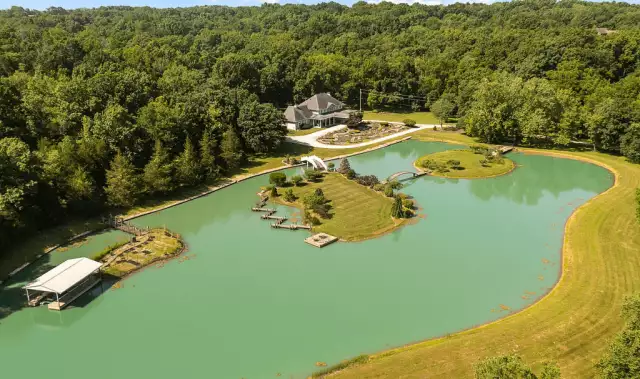 25 Acre Missouri Estate With Private Stocked Lake (PHOTOS)