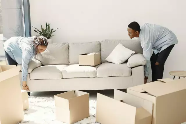Pros And Cons Of Asking Friends To Help You Move | Dumbo Moving