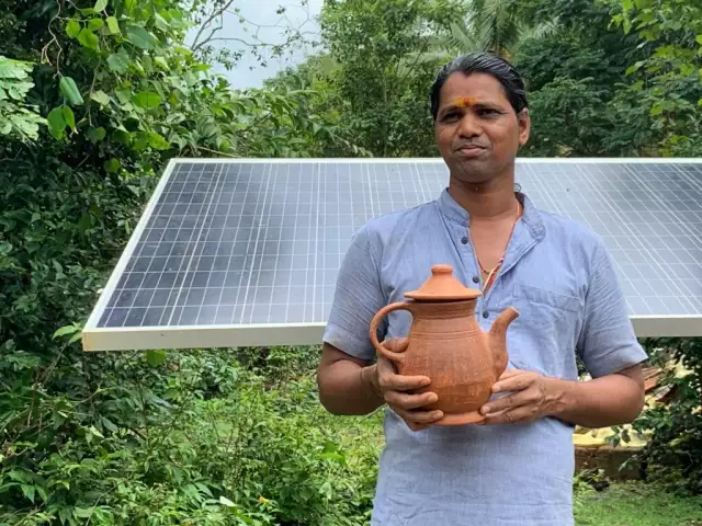 Solar power transforms Raghu’s pottery business - IKEA Foundation
