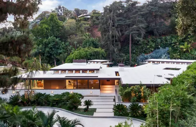 New Video Takes A Peek Inside A $25-Million Los Angeles Midcentury Mansion