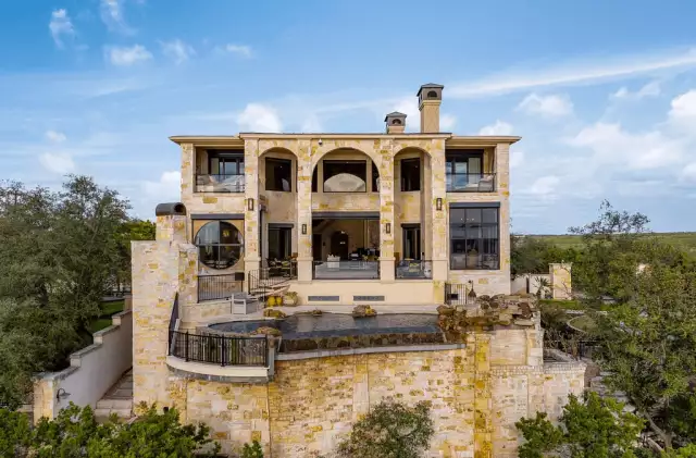 $8.5 Million Lakefront Estate In Austin, Texas (PHOTOS)
