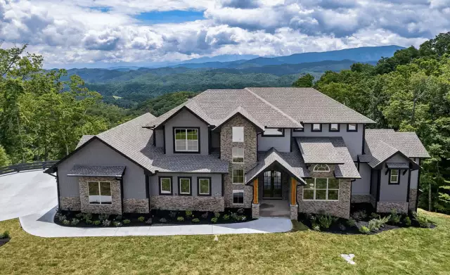 Mountaintop New Build In Tennessee With Indoor Pool (PHOTOS)
