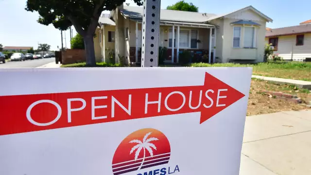 Mortgage applications plummet 14% as higher interest rates and Hurricane Ian crush demand