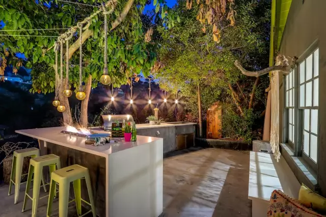 How to Build an Outdoor Kitchen Perfect for Entertaining this Summer