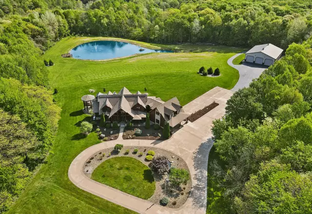56 Acre Ohio Estate With Log Home (PHOTOS) - Homes of the Rich
