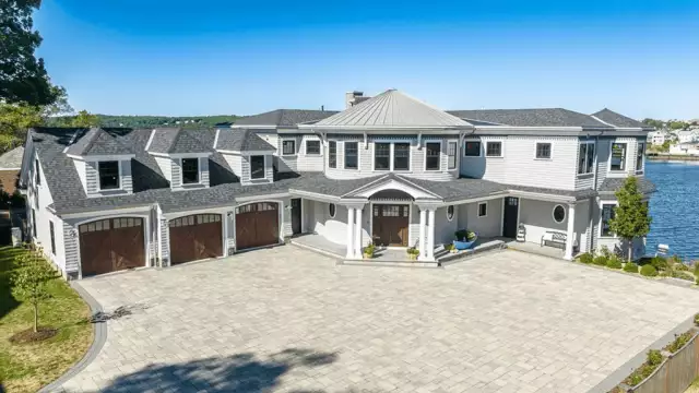$5 Million Waterfront Home In Massachusetts (PHOTOS)