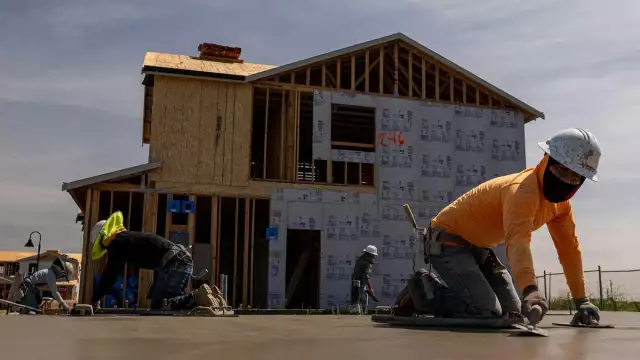 Housing Market Recession: Home Builders Warn Collapse Is 'Unsustainable'—And Prices Could Tumble A...