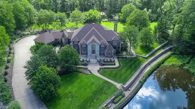 $1.9 Million Brick Home In Ohio With Indoor Pool (PHOTOS)