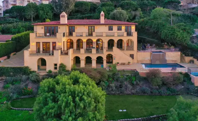 $8.9 Million Villa In California’s Palos Verdes Estates Shows Off Jaw-Dropping Views