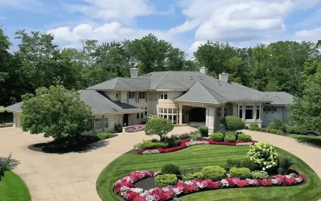 $3.5 Million Ohio Home With Huge Indoor Pool (PHOTOS)