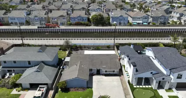 $1-million milestone: Orange County median home price hits seven figures