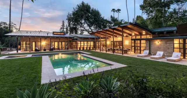 Alyson Hannigan sells Encino mansion for record $16 million 