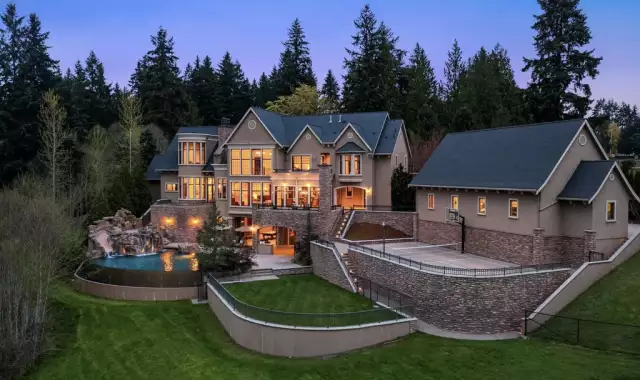 $6 Million Washington Home With Infinity Pool & Sports Court (PHOTOS) - Homes of the Rich