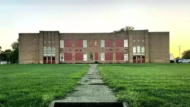 Extra Credit: Could You Rejuvenate This Former School in Illinois?