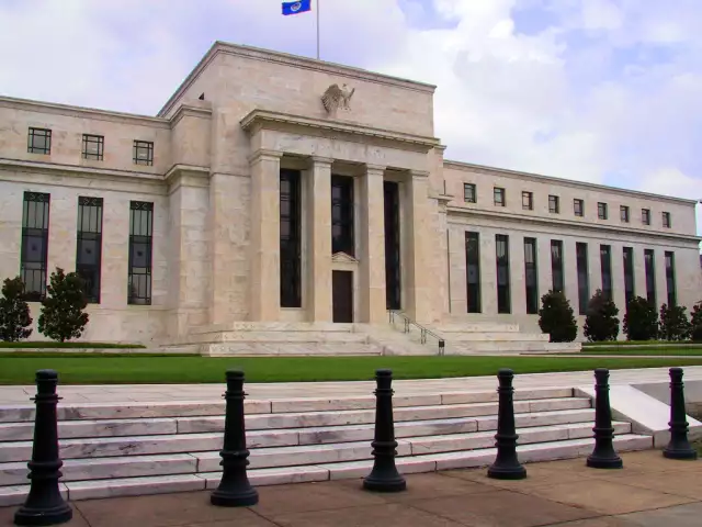 Fed: falling market confidence, profitability among top risks for banks