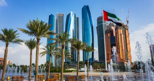 Comparing Dubai and Abu Dhabi property markets: prices, yields, residence permits