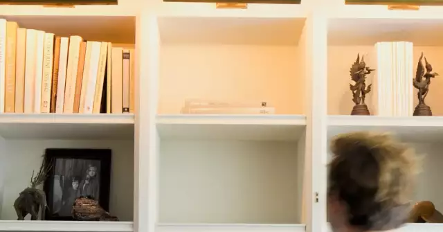 How to Style Bookshelves: Jeremiah Brent’s Dos and Don’ts