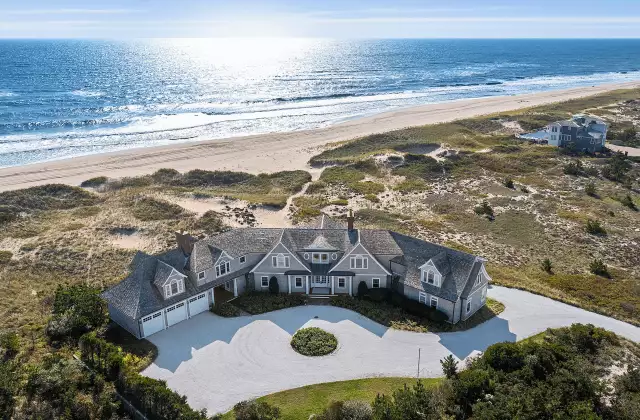 $25 Million Oceanfront Home On Long Island (PHOTOS)