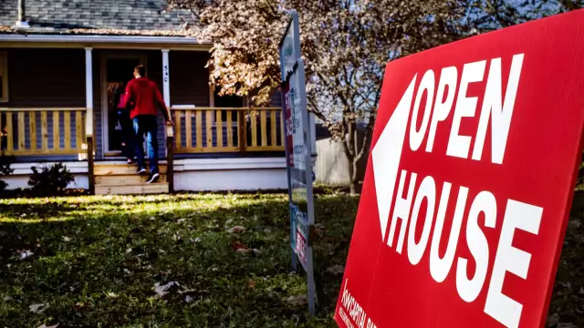 Consumer confidence in the housing market hits a new low, according to Fannie Mae