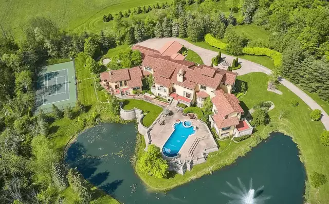 $4.95 Million Ohio Home With Indoor Basketball Court (PHOTOS)