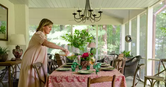 Keith Meacham brings her oh-this-old-thing elegance to a Southern retreat