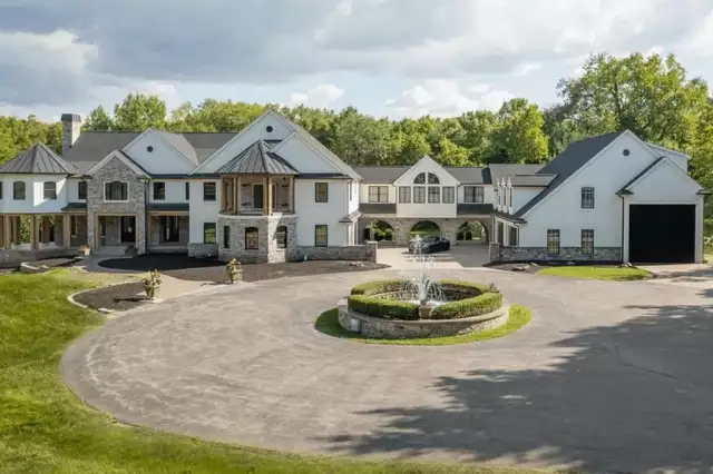 18,000 Square Foot Indiana Home With Massive Garage (PHOTOS)