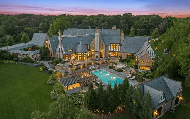 21,000 Square Foot Home In Naperville, Illinois (PHOTOS)