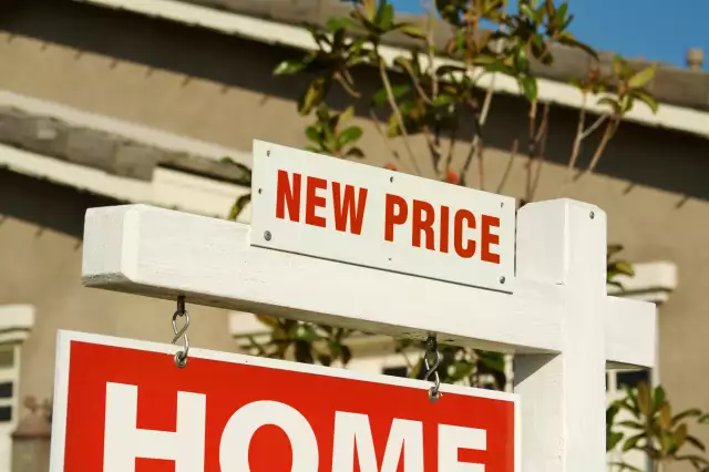 5 signs homebuyer demand is slowing, according to Redfin