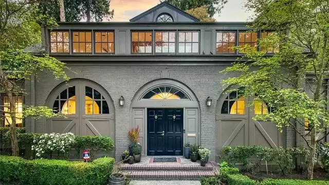 Historic Carriage House in Seattle Fetches 25% Over List Price in 2 Weeks
