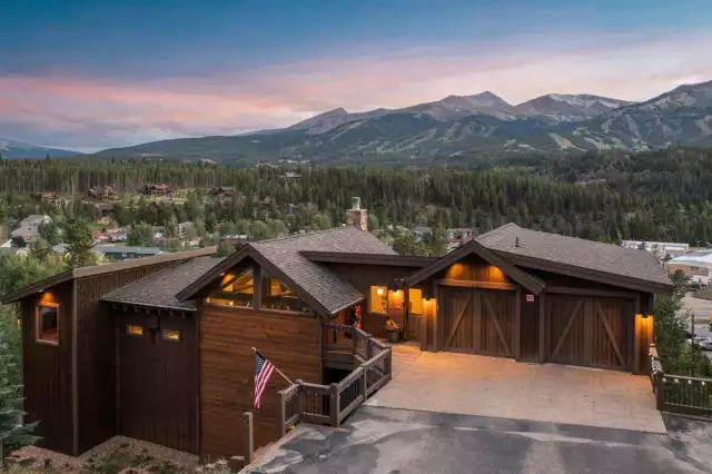 4 Outrageously Close-To-The-Mountain Colorado Homes Offering Perfect Winter Escapes