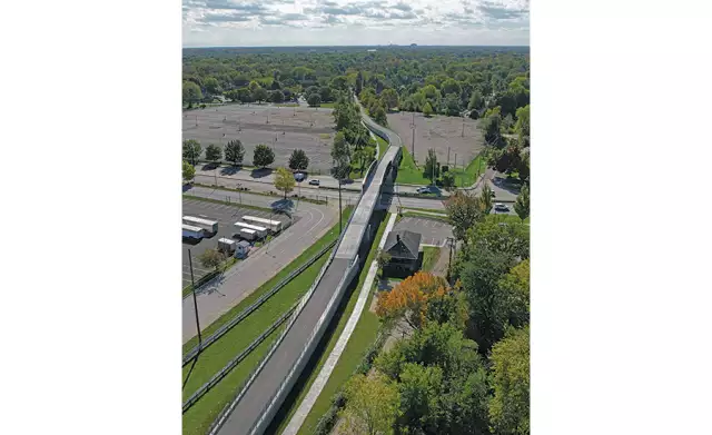 Award of Merit, Landscape/Urban Development: Monon Bridge Over 38th Street