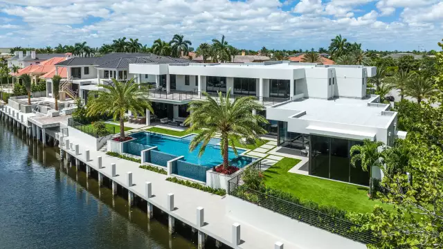 Mansions in Boca Raton are commanding Miami Beach prices. Here's a look inside