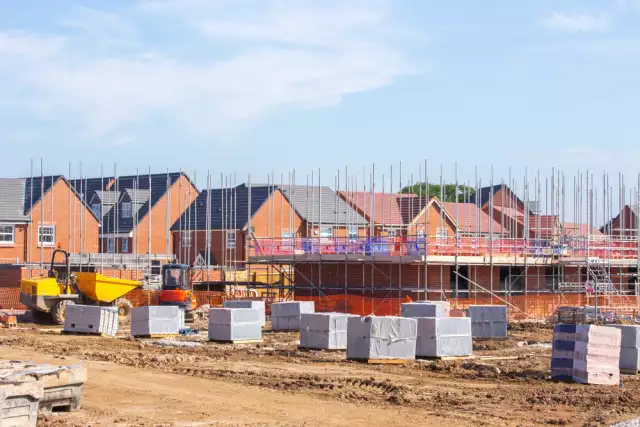 Govt reports increase in housing starts and completions