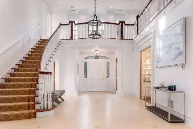 Fabulous Foyers: 4 Homes with Eye-Catching Entrances - Sotheby´s International Realty | Blog