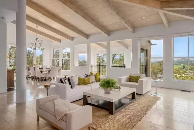 Reaching New Heights: 5 Homes with Vaulted Ceilings - Sotheby´s International Realty | Blog