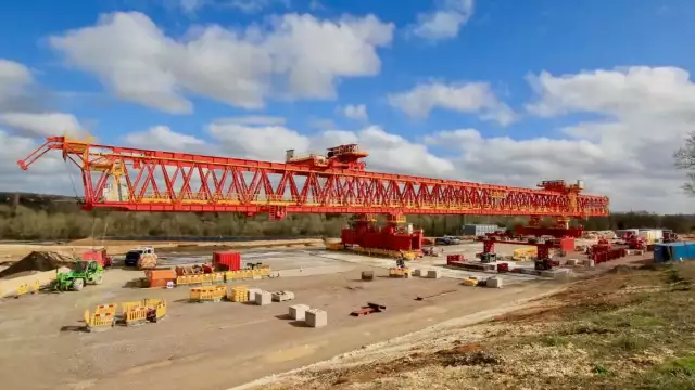 Giant Launch Girder Begins Deck Construction on UK's Longest Train Viaduct