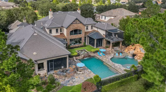 $7 Million Lakefront Home With 2 Pools (PHOTOS)