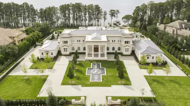 25,000 Square Foot Lakefront New Build In Florida (PHOTOS)