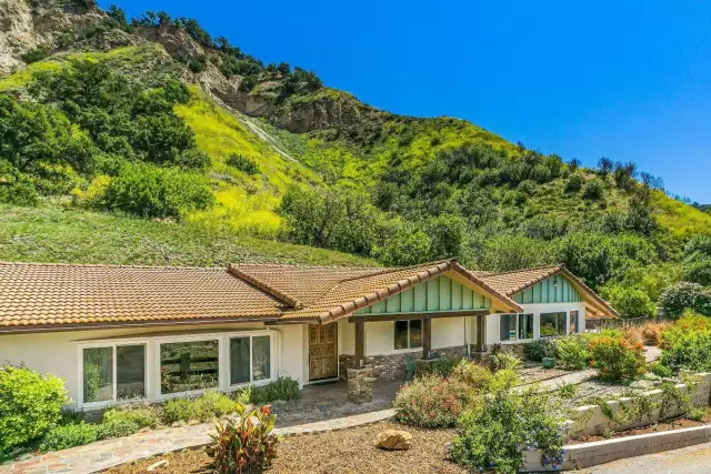 Johnny Cash’s Former California Home Lists For $1.795 Million