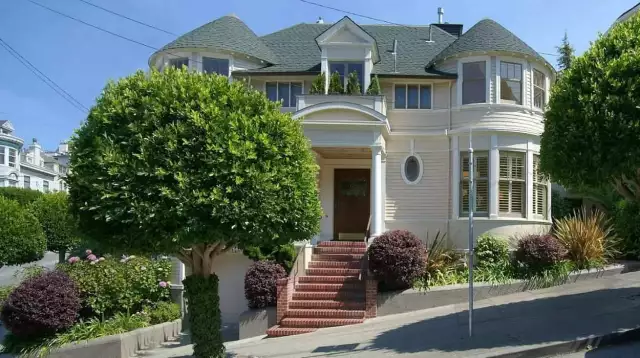 Hip-Hop, Be-Bop, Dance Till You Drop – The iconic house from Mrs Doubtfire is real!
