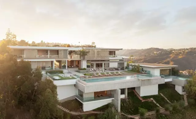 A striking $150M modern mansion could set a new record for Bel Air