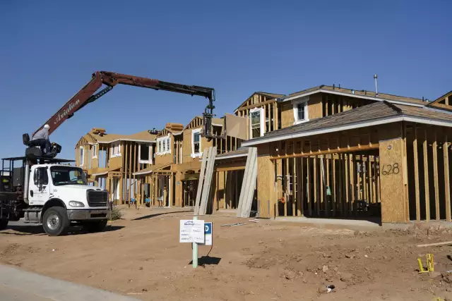 U.S. new-home sales plunge to lowest since start of pandemic