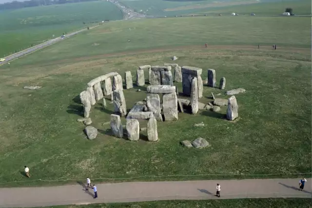 Euro Team Wins $1.6B Contract for Highway Near Stonehenge