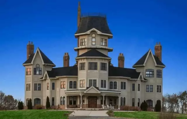 Victorian Style Home On 80 Acres With 30 Car Garage Re-Lists For $1.5 Million (PHOTOS) - Homes of the Rich