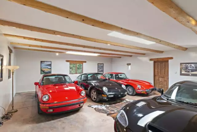 Life Is a Highway: 4 Homes for Car Collectors - Sotheby´s International Realty | Blog