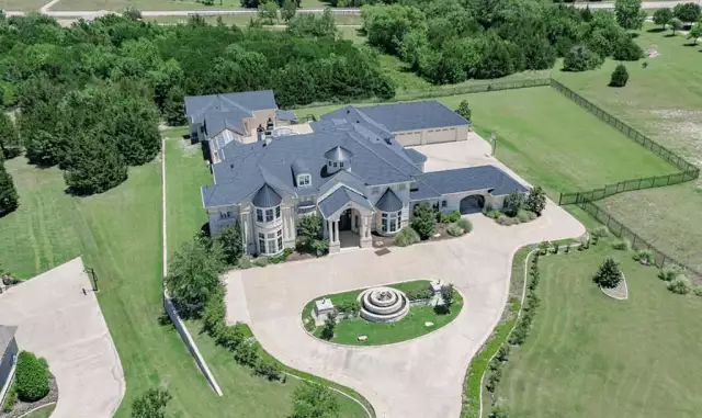 $5 Million Texas Home With Indoor Racquetball Court (PHOTOS)
