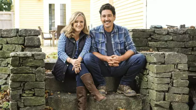 Exclusive: Jonathan Knight and Kristina Crestin Take Us Behind the Scenes of ‘Farmhouse Fixer’