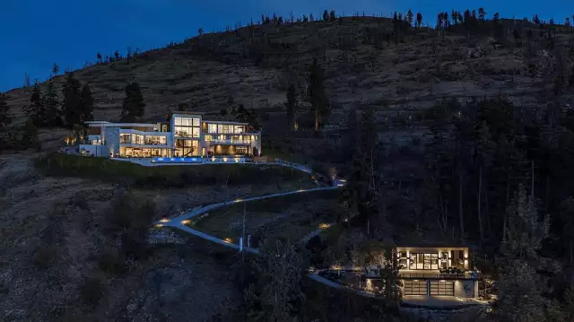 Stunning Lakefront Estate In Canada (PHOTOS + FLOOR PLANS)