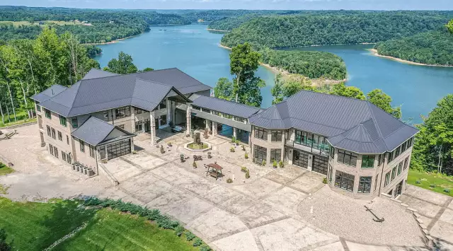 60+ Acre Lakefront Estate In Byrdstown, Tennessee (PHOTOS)